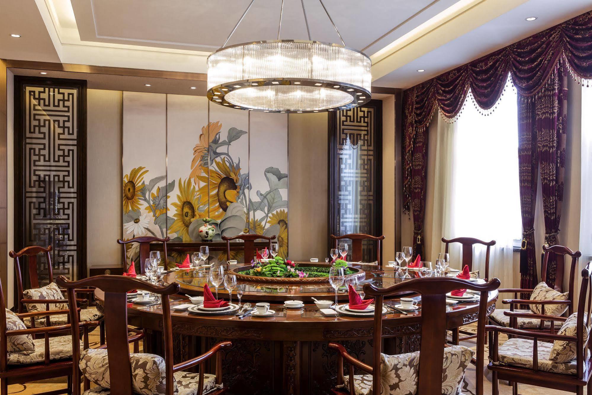 Novotel Daqing Haofang Exteriör bild