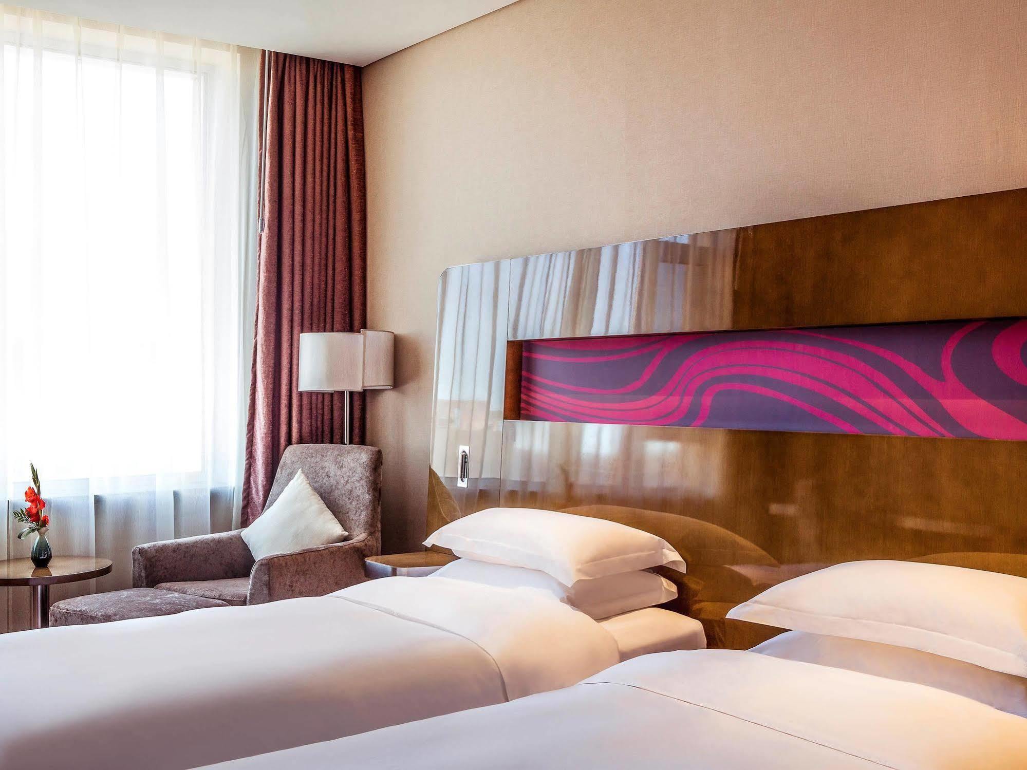 Novotel Daqing Haofang Exteriör bild